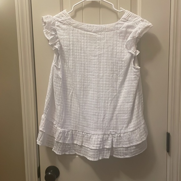 Women’s white button down blouse with ruffled edge. - Picture 4 of 4